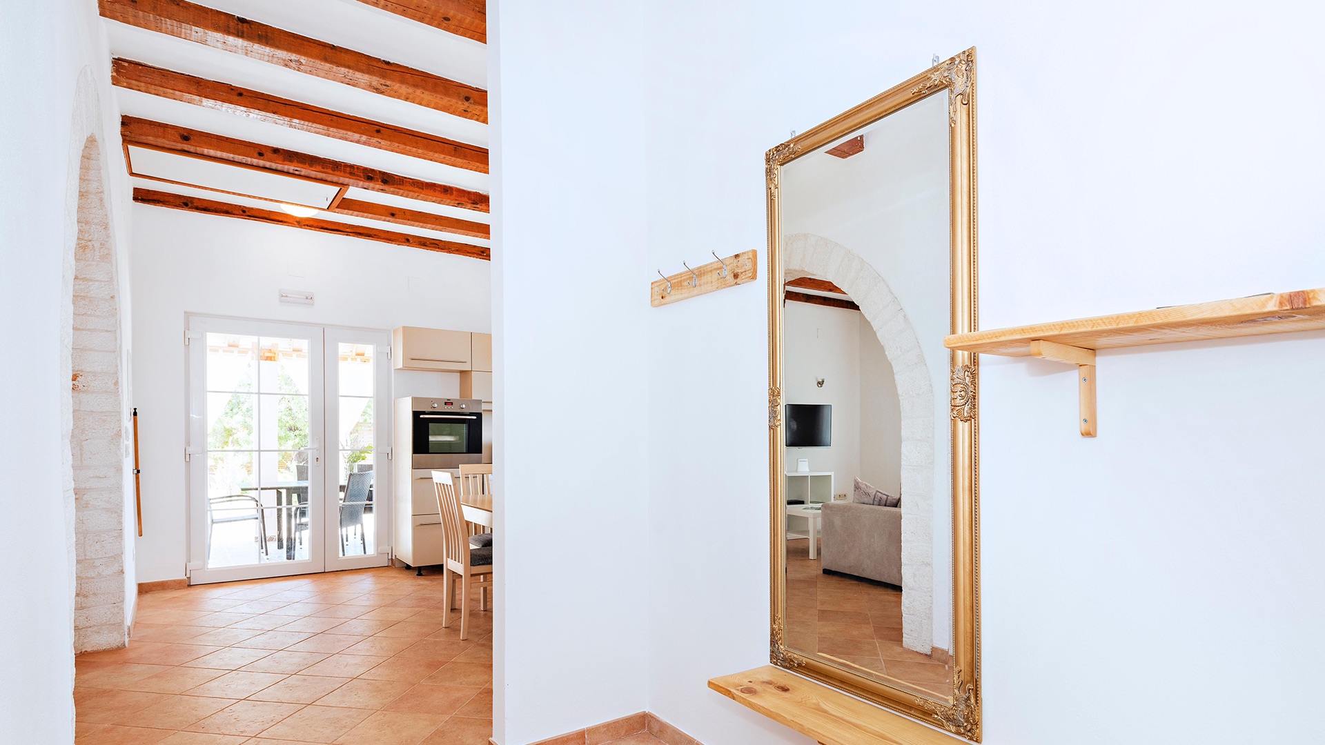 Interior 5