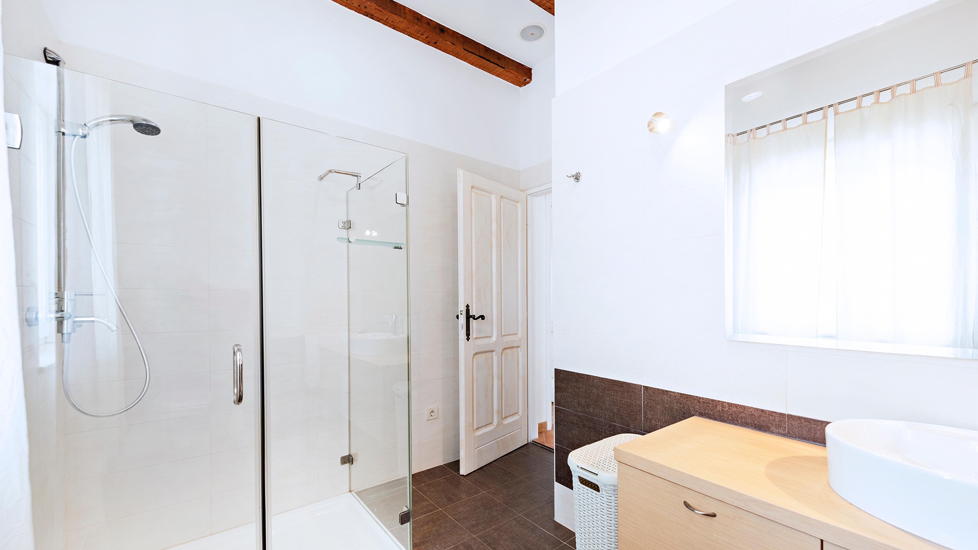 Interior 10